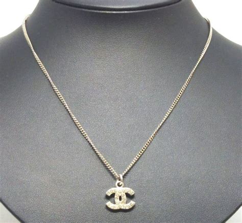 collana chanel logo|chanel logo cc.